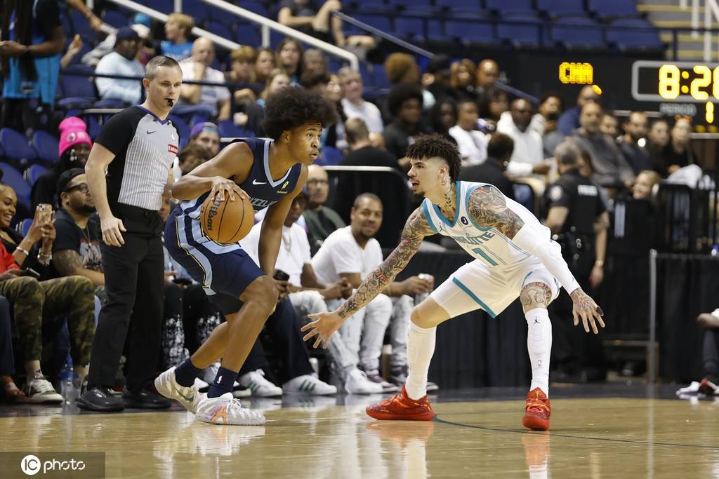 季前赛-三球23+8布里奇斯29+10 黄蜂大胜灰熊