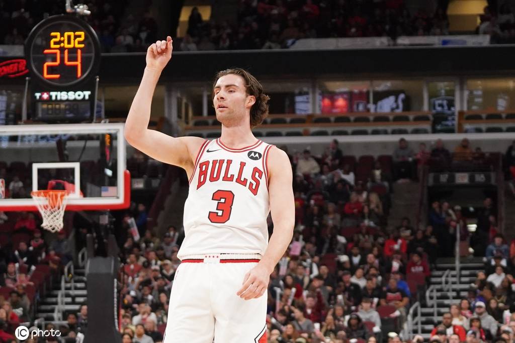 吉迪20+14+10波蒂斯18分 公牛大胜雄鹿